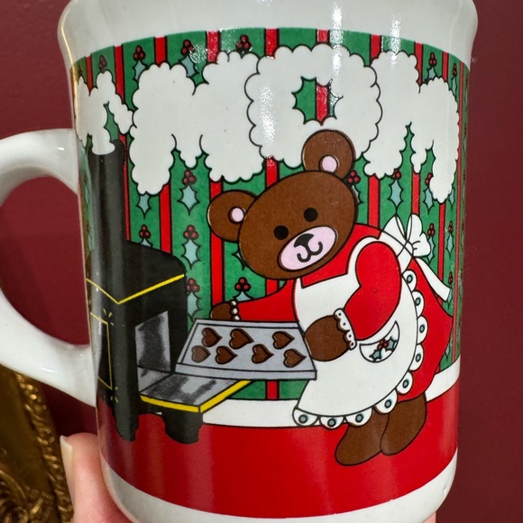 Vintage Lozapenco "Mom" Teddy Bear Christmas mug - Picture 2 of 3